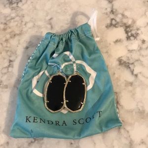 Black Elle’s. Reversible and Great condition!